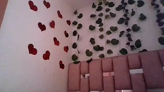 Snapshot of abby_moss_2 chatting on May 28, 2026, 12:44 pm abby moss 2 online show from May 28, 2026, 12:44 pm