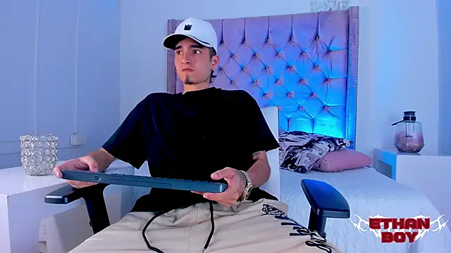 Snapshot of Ethan_Boy_ chatting on November 28, 2025, 9:04 pm Ethan Boy online show from November 28, 2025, 9:04 pm