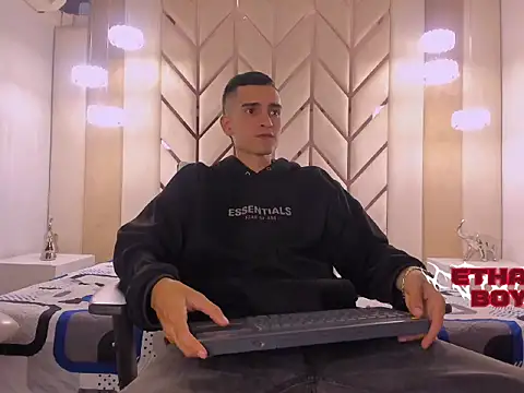 Snapshot of Ethan_Boy_ chatting on February 4, 2026, 8:15 pm Ethan Boy online show from February 4, 2026, 8:15 pm