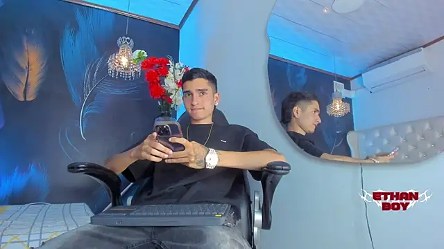 Snapshot of Ethan_Boy_ chatting on December 18, 2025, 9:18 pm Ethan Boy online show from December 18, 2025, 9:18 pm