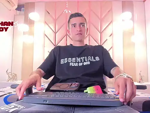 Snapshot of Ethan_Boy_ chatting on February 21, 2026, 8:33 pm Ethan Boy online show from February 21, 2026, 8:33 pm