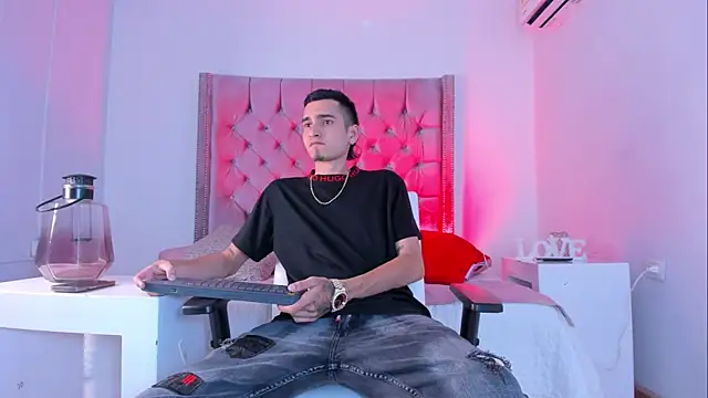 Snapshot of Ethan_Boy_ chatting on October 16, 2025, 7:55 pm Ethan Boy online show from October 16, 2025, 7:55 pm