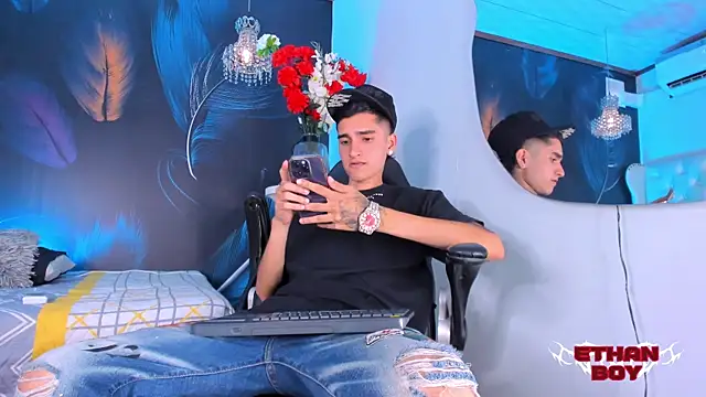 Snapshot of Ethan_Boy_ chatting on December 22, 2025, 7:14 pm Ethan Boy online show from December 22, 2025, 7:14 pm