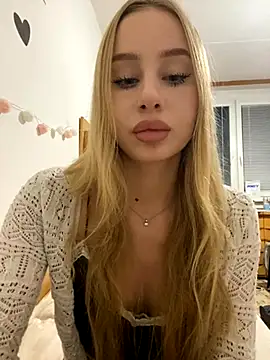 RemyStyles online show from November 28, 2025, 9:37 pm