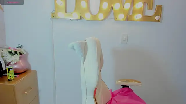 Snapshot of adara_sweet20 chatting on November 28, 2025, 7:14 pm adara sweet20 online show from November 28, 2025, 7:14 pm