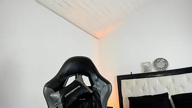 Barbieteeen online show from December 5, 2025, 4:33 am