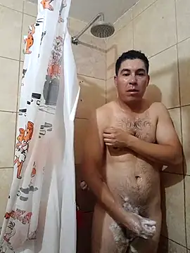 Snapshot of Ezeaxl chatting on April 10, 2026, 9:33 pm Ezeaxl online show from April 10, 2026, 9:33 pm