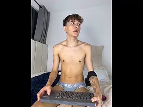 Douglas Lux online show from November 8, 2025, 12:25 am