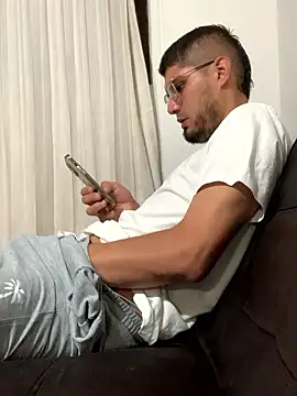 mirallesandbig online show from January 11, 2026, 12:17 am