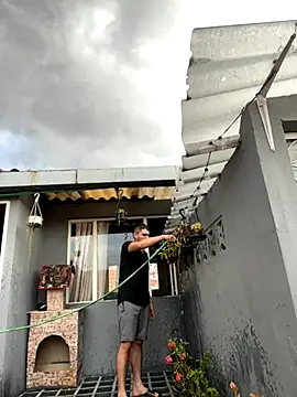 mirallesandbig online show from October 30, 2025, 9:33 pm