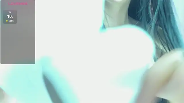 little  Chloee  online show from December 3, 2025, 4:24 am