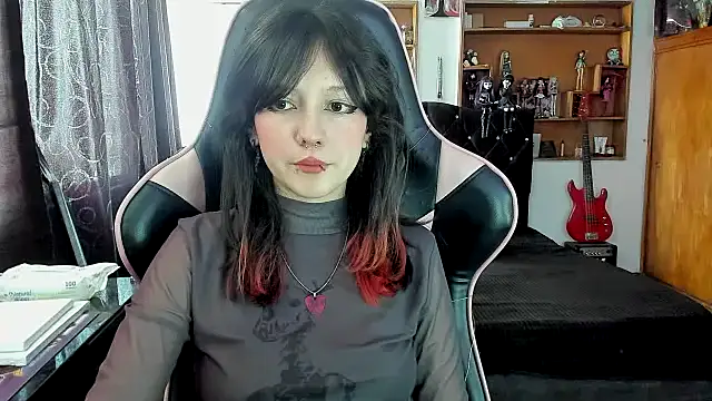 Maki Zein  online show from December 17, 2025, 6:57 pm