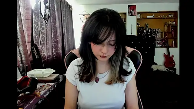 Snapshot of Maki_Zein_ chatting on February 4, 2026, 8:04 pm Maki Zein online show from February 4, 2026, 8:04 pm