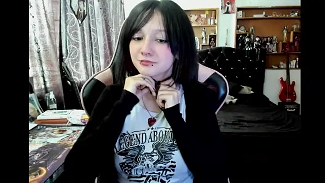 Maki Zein  online show from March 11, 2026, 8:36 pm