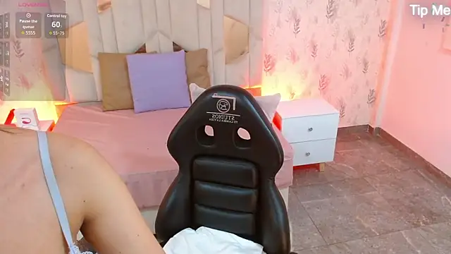 MARIANA TAY1 online show from October 23, 2025, 3:05 am