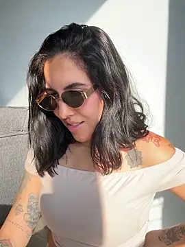 Lolathebaddie online show from October 15, 2025, 3:31 pm