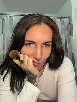 Lolathebaddie online show from November 11, 2025, 4:46 pm