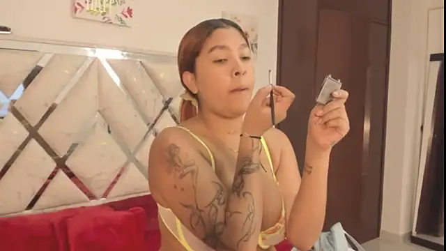 Snapshot of VenusBelle chatting on October 18, 2025, 11:56 am VenusBelle online show from October 18, 2025, 11:56 am