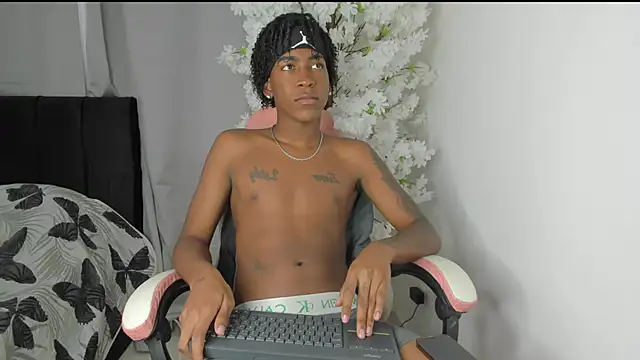 Snapshot of latin_kay1 chatting on March 17, 2026, 7:39 pm latin kay1 online show from March 17, 2026, 7:39 pm