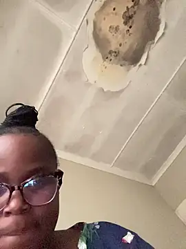 Snapshot of Wildpineapple chatting on October 22, 2025, 2:05 pm Wildpineapple online show from October 22, 2025, 2:05 pm