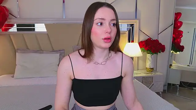 Snapshot of JulliRoss chatting on February 8, 2026, 5:05 am JulliRoss online show from February 8, 2026, 5:05 am