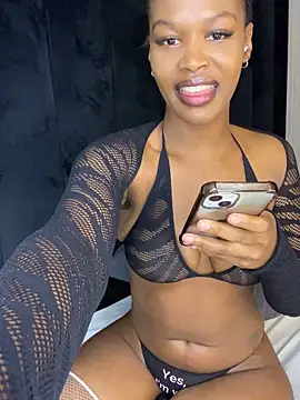 Lovee Lucia online show from December 3, 2025, 9:47 pm