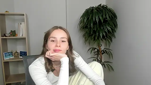 Snapshot of MonetLeitman chatting on October 11, 2025, 5:41 am MonetLeitman online show from October 11, 2025, 5:41 am