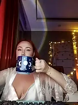 LolaMint  online show from December 3, 2025, 1:10 pm