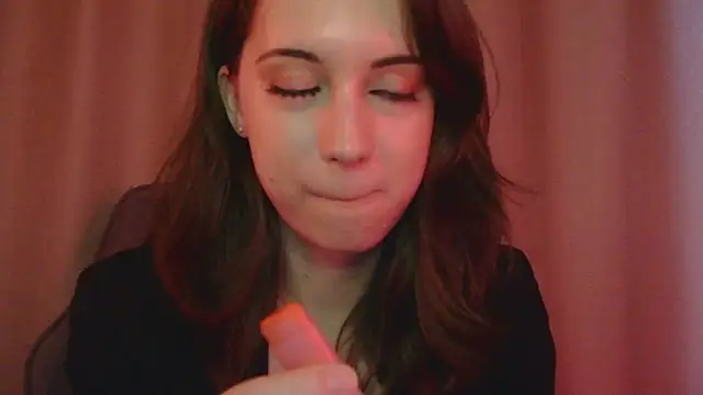 Snapshot of VeraLush chatting on November 26, 2025, 12:16 pm VeraLush online show from November 26, 2025, 12:16 pm