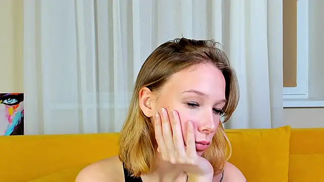 LilyVoise online show from October 11, 2025, 3:02 pm