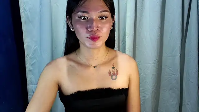 Snapshot of Sephine_2121 chatting on October 19, 2025, 2:20 pm Sephine 2121 online show from October 19, 2025, 2:20 pm