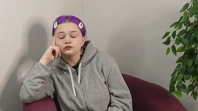 TraciBasco online show from October 11, 2025, 11:55 am