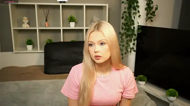 KaryTasch online show from November 1, 2025, 9:19 pm