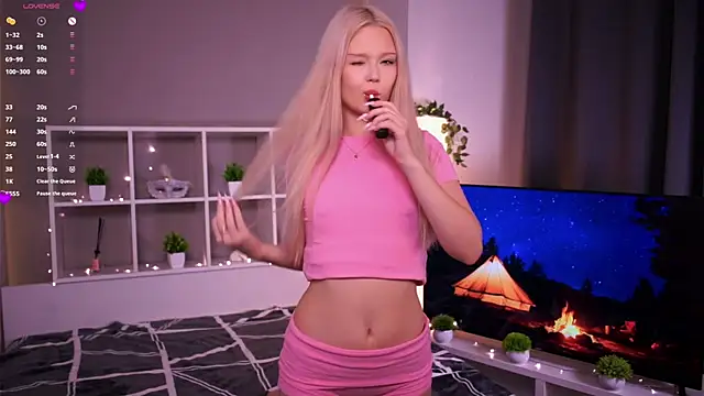 KaryTasch online show from November 21, 2025, 9:14 pm