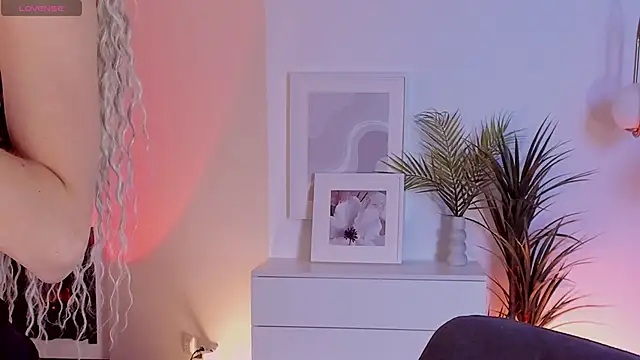 mia silkk online show from October 27, 2025, 6:25 am