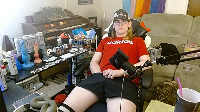 Snapshot of Kat_witha_Peen chatting on October 26, 2025, 10:59 am Kat witha Peen online show from October 26, 2025, 10:59 am