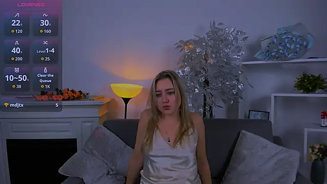 Lulu   Moon online show from November 3, 2025, 6:51 am