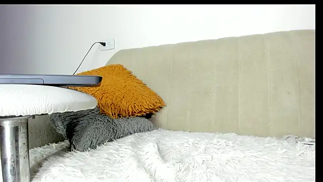 Snapshot of drako__milck chatting on November 18, 2025, 8:50 am drako milck online show from November 18, 2025, 8:50 am