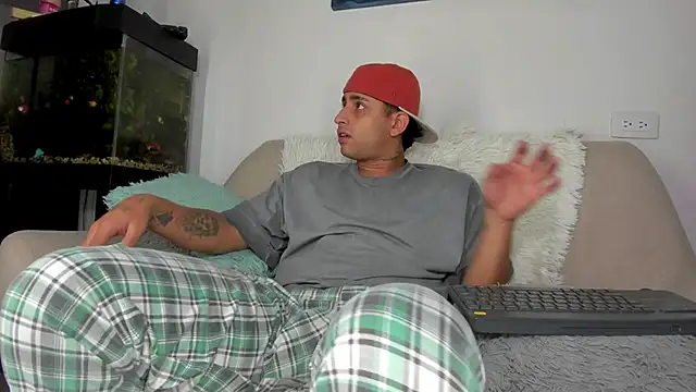 Snapshot of drako__milck chatting on October 23, 2025, 6:23 am drako milck online show from October 23, 2025, 6:23 am