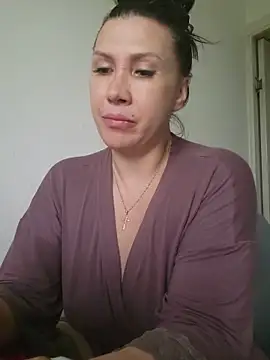 Snapshot of Ambika_beauty chatting on May 17, 2026, 3:56 pm Ambika beauty online show from May 17, 2026, 3:56 pm
