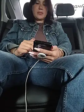 Snapshot of Ambika_beauty chatting on June 18, 2026, 5:18 pm Ambika beauty online show from June 18, 2026, 5:18 pm