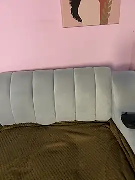 LunaMoore Pink online show from March 18, 2026, 12:30 pm