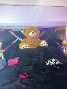 Moon Magic online show from October 16, 2025, 8:17 pm