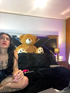 Moon Magic online show from November 2, 2025, 9:42 pm