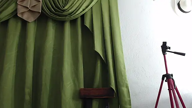 Snapshot of Zahara_18_ chatting on October 11, 2025, 11:39 pm Zahara 18 online show from October 11, 2025, 11:39 pm