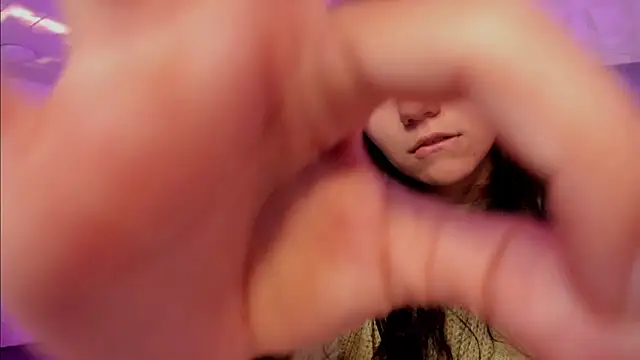 Snapshot of HollyPeach chatting on April 7, 2026, 7:26 pm HollyPeach online show from April 7, 2026, 7:26 pm