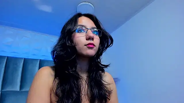 HollyPeach online show from November 24, 2025, 7:58 pm