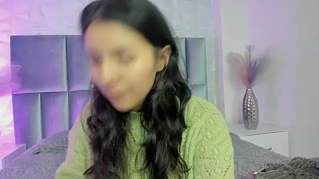 Snapshot of HollyPeach chatting on May 26, 2026, 8:29 pm HollyPeach online show from May 26, 2026, 8:29 pm