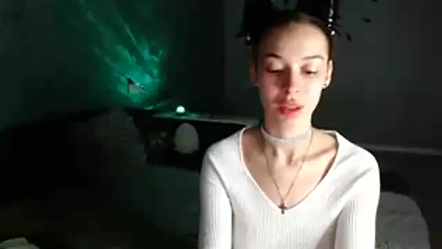 Snapshot of Daphne_Darkthorn chatting on November 19, 2025, 8:20 pm Daphne Darkthorn online show from November 19, 2025, 8:20 pm