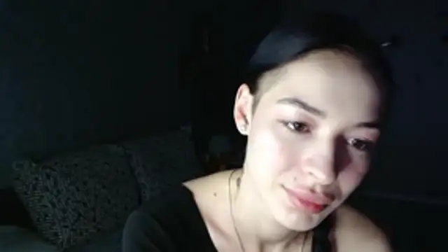 Snapshot of Daphne_Darkthorn chatting on November 3, 2025, 4:17 am Daphne Darkthorn online show from November 3, 2025, 4:17 am